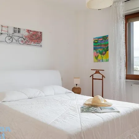Center With Sea View Апартаменти Ольбія