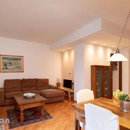 Center With Sea View Апартаменти Ольбія
